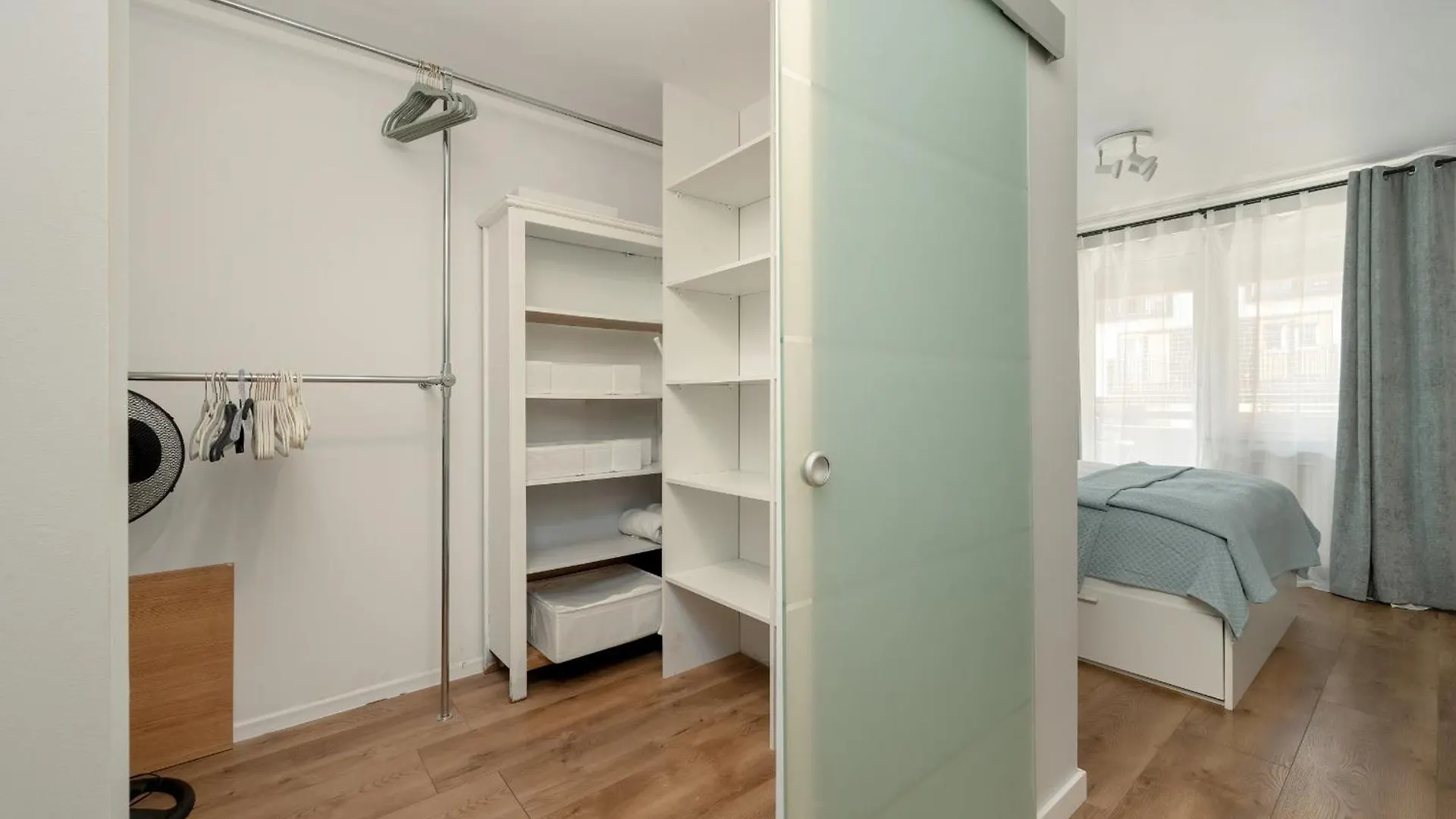 Jasny Apartament Z 2 Balkonami Wroclaw Partynice By Noclegi Renters